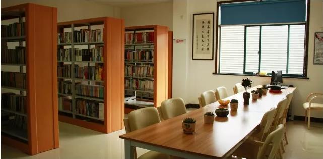 熱烈慶祝公司工會(huì)職工書屋開館 熱烈慶祝公司工會(huì)職工書屋開館