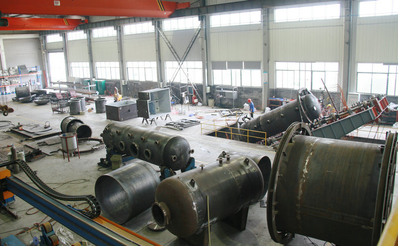 鋼襯塑儲(chǔ)罐車(chē)間